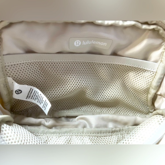 Lululemon Athletica Crossbody/Waste Bag - Picture 5 of 6